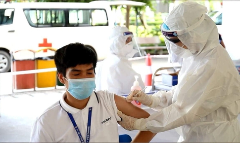 Triển khai tiêm vắc xin cho 300 công nhân KCN Đình Trám, Bắc Giang