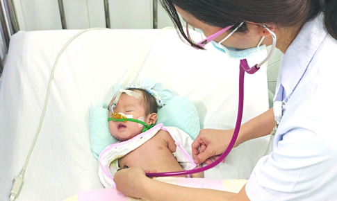 Trẻ khò khè kéo dài, coi chừng viêm phổi hít