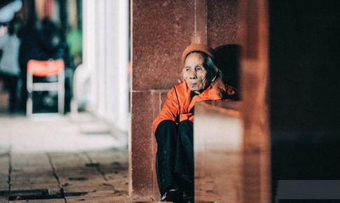 “R&#233;t th&#225;ng ba b&#224; gi&#224; chết c&#243;ng!”