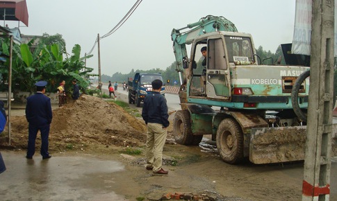 Cần ngăn chặn vi phạm hành lang an toàn đường bộ