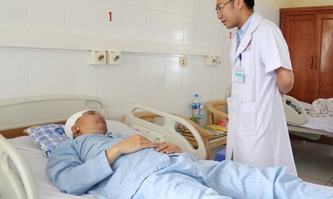 Cứu sống bệnh nhân chấn thương sọ não khi đá bóng
