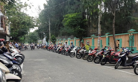 “Xếp hàng đón con” - Hình ảnh đẹp cần được nhân rộng
