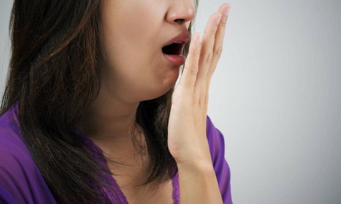 Hôi miệng nặng dù vệ sinh sạch sẽ, vì sao?