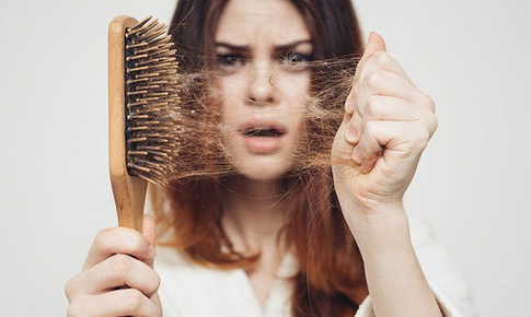 Dùng thuốc gì cho tóc đỡ rụng?