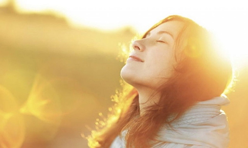 &#193;nh nắng mặt trời v&#224; vitamin D kỳ diệu