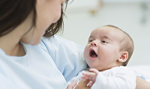 Nên hay không khi sinh trước và sau tuổi 30?