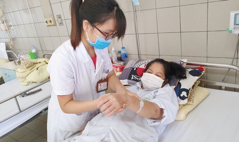 Dùng thuốc vô tội vạ, nhiều người suy tuyến thượng thận, thay đổi kiểu hình