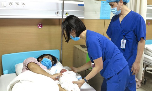 7 năm mòn mỏi, cặp vợ chồng hiếm muộn vỡ òa hạnh phúc đón con gái chào đời