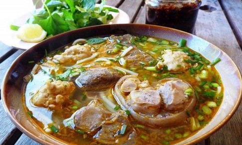 B&#250;n b&#242; Huế, miếng ngon nhớ l&#226;u