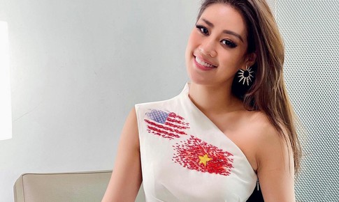 Mặc v&#225;y in h&#236;nh quốc kỳ Việt – Mỹ,  Kh&#225;nh V&#226;n g&#226;y sốt  khi đến Miss Universe