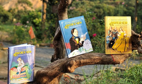 Đấu gi&#225; s&#225;ch đặc biệt  Hans Christian Andersen ủng hộ bệnh viện K