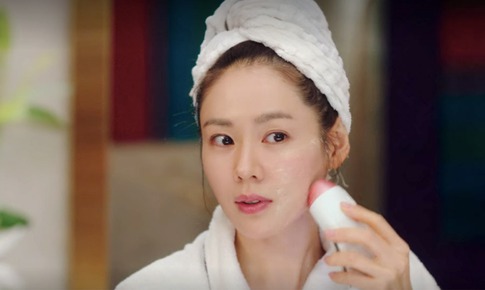 Chị đẹp U40 Son Ye Jin tiết lộ b&#237; quyết sở hữu l&#224;n da &#39;thủy tinh&#39;