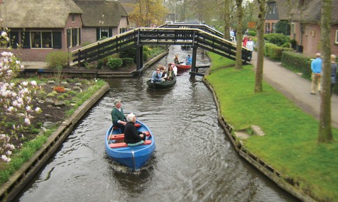 Giethoorn- Ng&#244;i l&#224;ng kh&#244;ng c&#243; đường đi ở H&#224; Lan