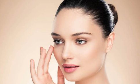 Chị em đua nhau d&#249;ng sản phẩm chứa Glutathione để trắng da, liệu c&#243; hiệu quả?