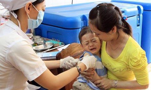 Hơn 50.000 trẻ tại 19 địa phương được ti&#234;m vắc xin sởi- rubella do Việt Nam sản xuất