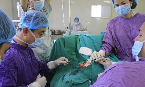 H&#224; Nội: Đang nhậu với bạn, người đ&#224;n &#244;ng bị cắt đứt tai