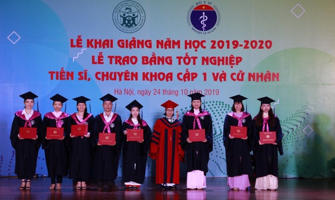 Hiệu trưởng Trường Đại học Y tế C&#244;ng cộng đối thoại trực tiếp để lắng nghe nguyện vọng của sinh vi&#234;n