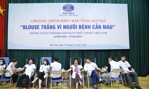 Hơn 300 c&#225;n bộ, nh&#226;n vi&#234;n y tế hiến m&#225;u v&#236; người bệnh