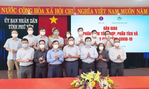 Bộ Y tế b&#224;n giao phần mềm tổng hợp, ph&#226;n t&#237;ch, b&#225;o c&#225;o dịch bệnh COVID-19 cho Ph&#250; Y&#234;n