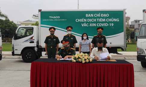 B&#224;n giao xe lạnh vận chuyển vắc xin COVID-19 cho chiến dịch ti&#234;m chủng 2021 - 2022