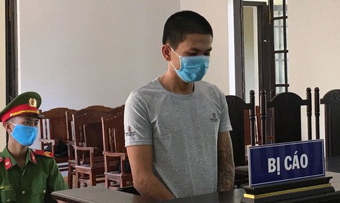 Đánh nữ nhân viên chốt kiểm dịch COVID-19, nam thanh niên nhận 9 tháng tù