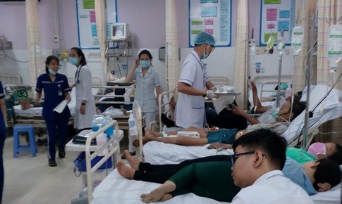 TPHCM: 140 người nhập viện sau khi ăn bánh mì của một tiệm bánh