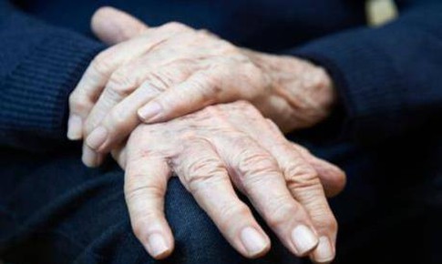 FDA ph&#234; duyệt thuốc mới điều trị bổ sung cho người bệnh Parkinson