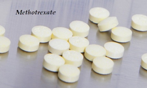 Methotrexate c&#243; thể cản trở đ&#225;p ứng với vắc xin COVID-19