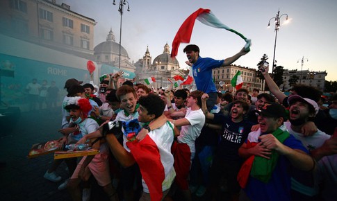 Italy hủy tất cả v&#233; EURO2020 đ&#227; b&#225;n cho cổ động vi&#234;n Anh v&#236; lo ngại COVID-19