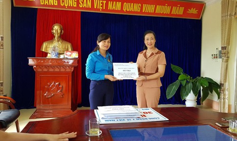 Hỗ trợ cán bộ y tế bị thiệt hại do lũ lụt