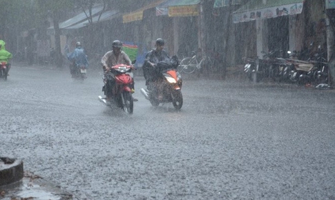 Bắc Bộ ng&#224;y nắng n&#243;ng v&#224; đ&#234;m đ&#243;n mưa d&#244;ng giải nhiệt