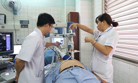 Bệnh viện đầu ti&#234;n ở ph&#237;a Nam triển khai kỹ thuật điều trị mạch v&#224;nh bằng s&#243;ng xung k&#237;ch