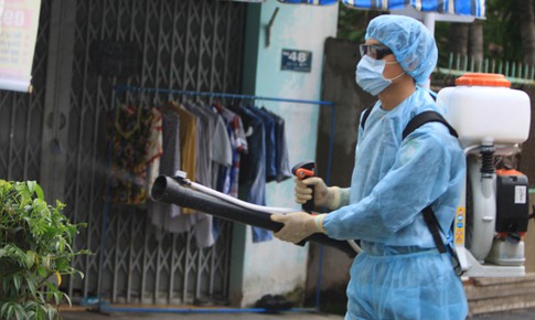 Giám sát, xử lý các điểm nguy cơ có khả năng phát sinh muỗi, lăng quăng