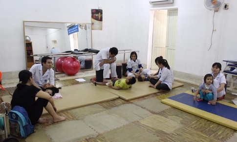 Trao tặng khu vật lý trị liệu ngoài trời cho Bệnh viện Phục hồi chức năng Hà Nội