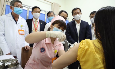 6 t&#236;nh nguyện vi&#234;n ti&#234;m thử nghiệm vắc xin COVIVAC ph&#242;ng COVID-19 của Việt Nam