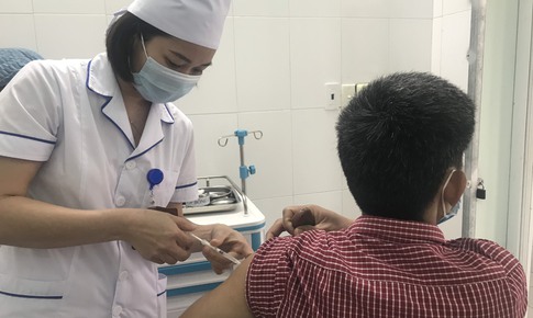 S&#225;ng 17/3, kh&#244;ng c&#243; bệnh nh&#226;n COVID-19; hơn 20.000 người Việt đ&#227; ti&#234;m vắc xin AstraZeneca