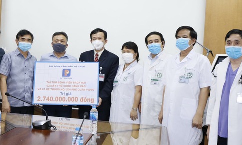 Petrolimex ủng hộ hơn 14,1 tỷ đồng cho c&#244;ng t&#225;c ph&#242;ng, chống dịch COVID-19