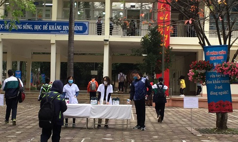 S&#225;ng nay học sinh H&#224; Nội tựu trường sau kỳ nghỉ Tết d&#224;i