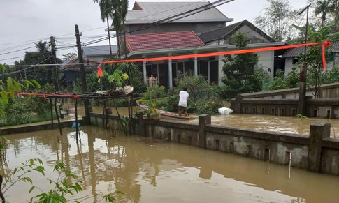 Huế cảnh b&#225;o mưa lũ, học sinh nghỉ học ng&#224;y 17/11, trừ khu vực kh&#244;ng bị ảnh hưởng