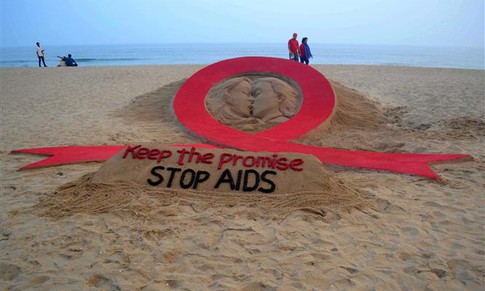 UNAIDS cảnh b&#225;o h&#224;ng triệu người mất quyền tiếp cận thuốc HIV