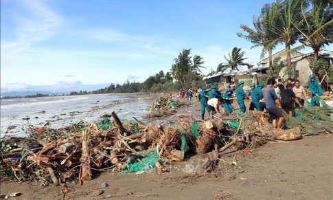 H&#224;ng chục ngh&#236;n c&#225;n bộ, chiến sĩ hỗ trợ nh&#226;n d&#226;n khắc phục hậu quả mưa b&#227;o