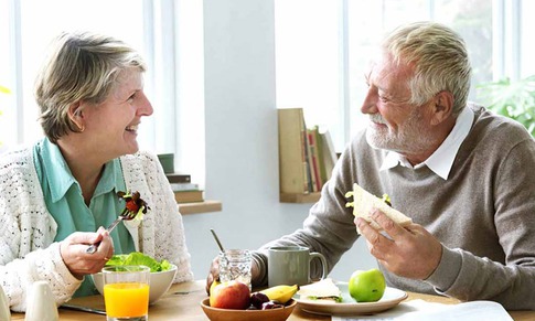 Người cao tuổi ăn sáng sai cách, hậu quả khó lường