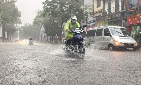 Biển Đông sắp đón xoáy thuận nhiệt đới, miền Bắc tái diễn mưa dông vào chiều tối