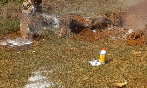 Nhiều bao tải xác lợn chết vứt ra môi trường giữa lúc dịch bệnh phức tạp