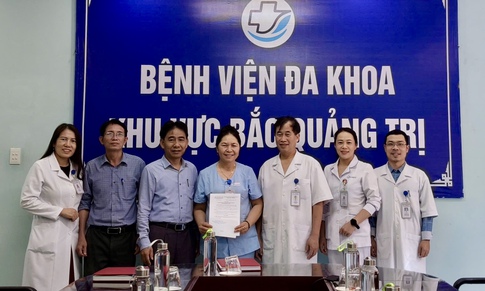 Khen thưởng cán bộ y tế trả 440 triệu chuyển khoản nhầm và câu chuyện bất ngờ phía sau