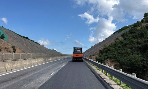 Các vệt hằn lún cao tốc Vạn Ninh - Cam Lộ đang được khắc phục ra sao?