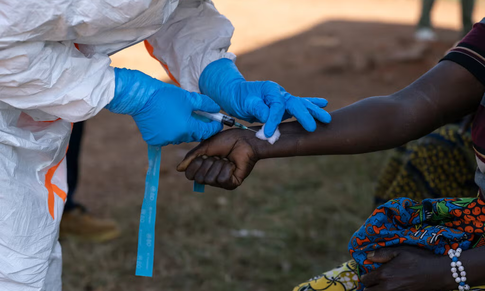 Châu Phi phát cảnh báo khẩn sau khi dịch Ebola 'gõ cửa' quốc gia thứ tư