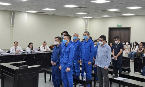 Hoãn xét xử cựu Phó chủ tịch Thanh Hóa trong vụ khai thác cát trái phép