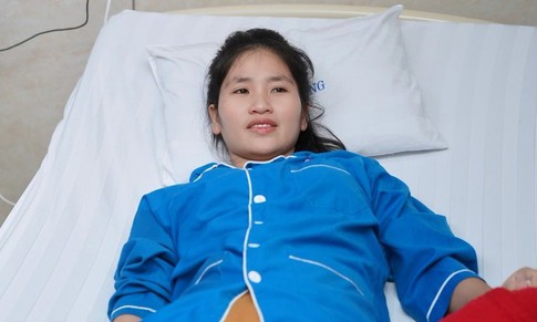 Cô giáo phải cắt chân vì lao ra cứu trò, đã được ra viện sau 1 tháng