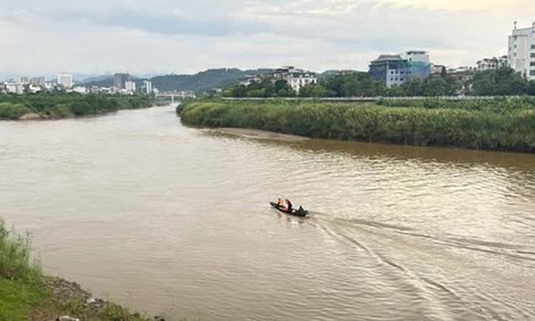 Đã tìm thấy thi thể cán bộ kiểm lâm trên sông Hồng